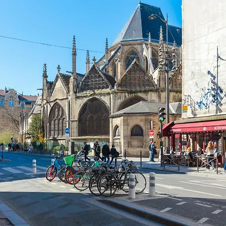 - Notre-dame *