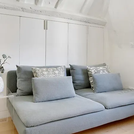 - Notre-dame Apartment *