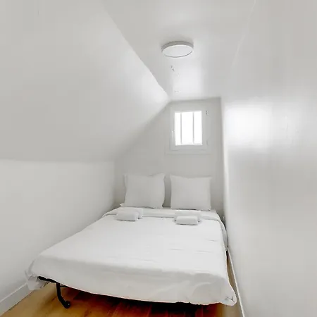 - Notre-dame Apartment