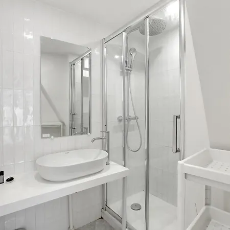 - Notre-dame Apartment *