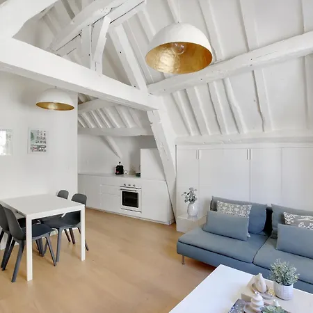 - Notre-dame Apartment